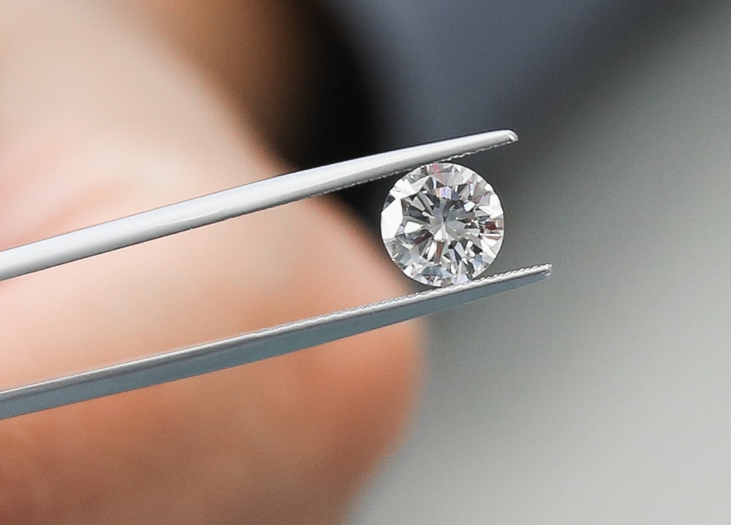 a jewelery craftsman vetting a diamond